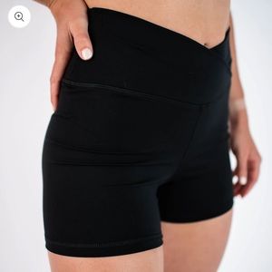 Fleo V Waistband High Rise Shorts - Like New!